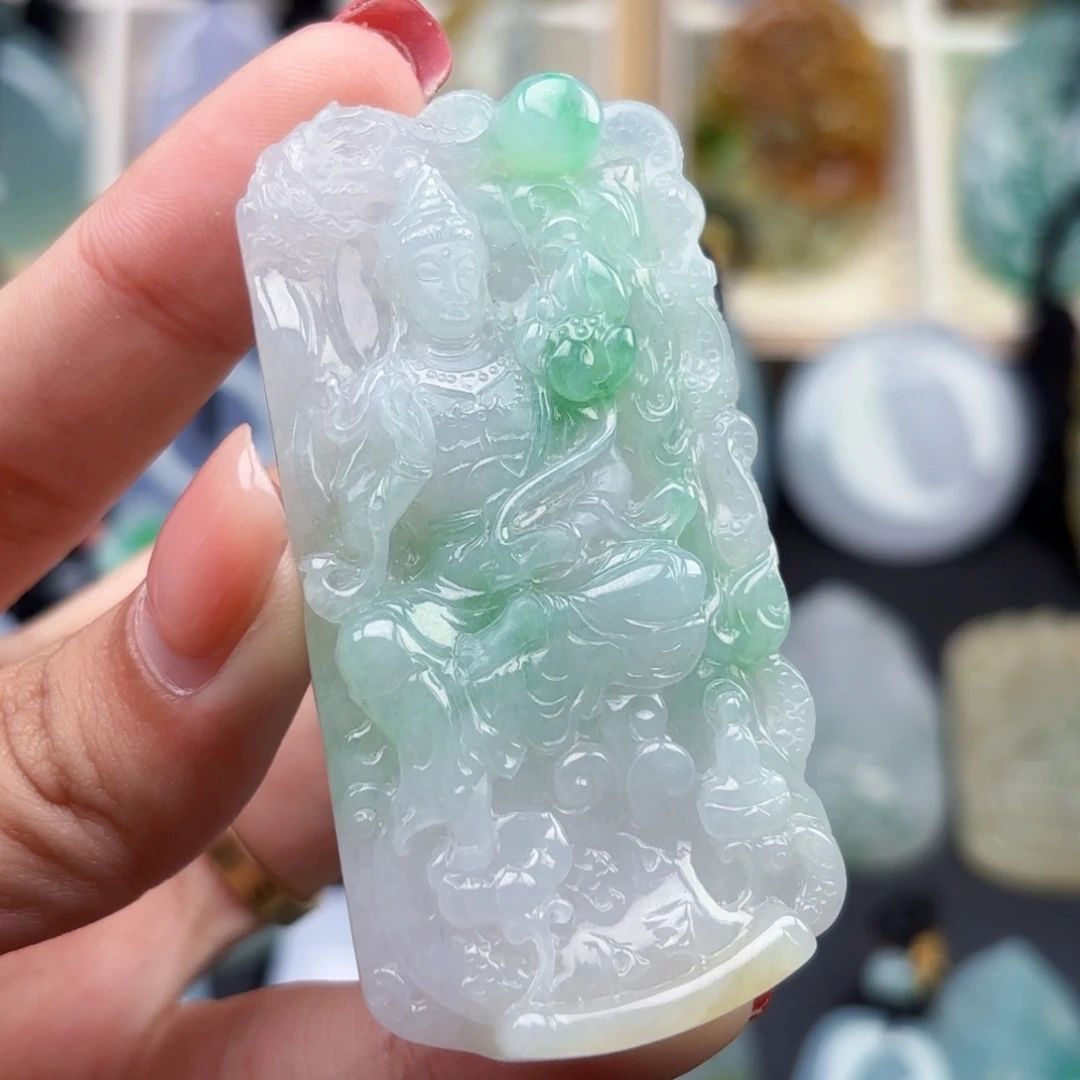 翡翠未镶嵌颈饰观音