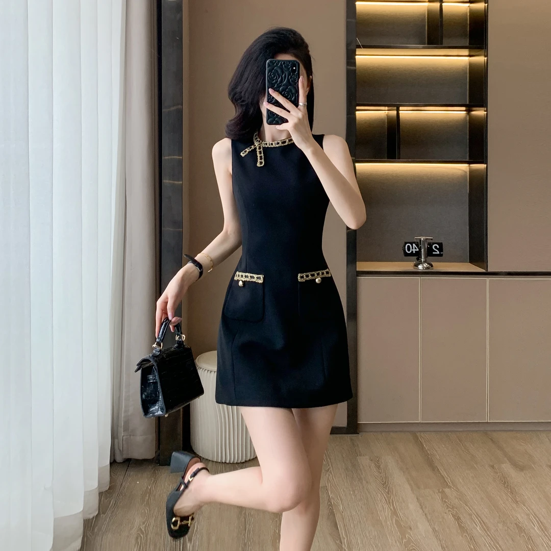 法式千金风无袖连衣裙女夏季新款小个子高级感气质显瘦赫本小黑裙