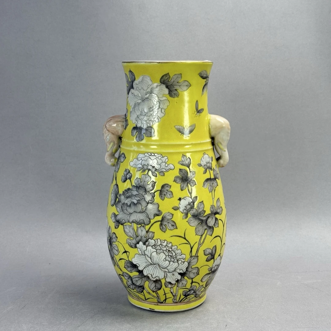 A1856黄地墨彩花卉纹双象耳尊