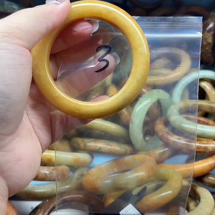 兰***音蛇纹石玉未镶嵌手镯