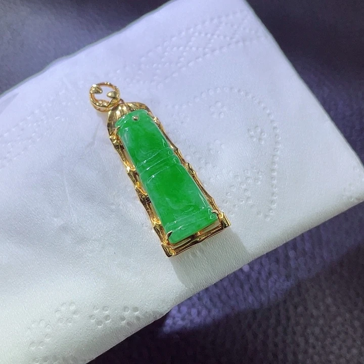 翡翠颈饰18K金镶嵌翡翠