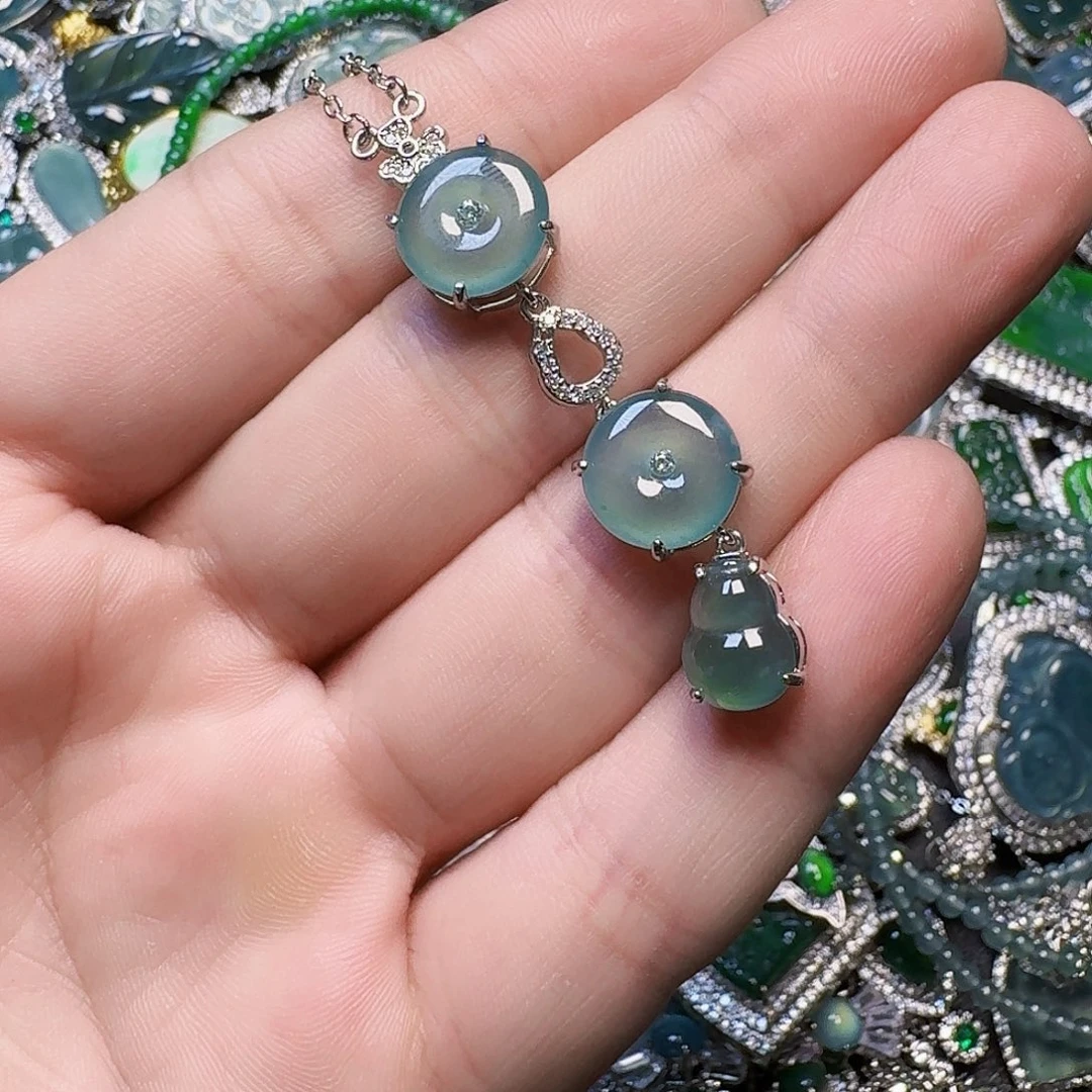 翡翠未镶嵌颈饰天然A货翡翠放漏