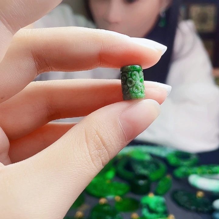 颈饰未镶嵌翡翠多样性