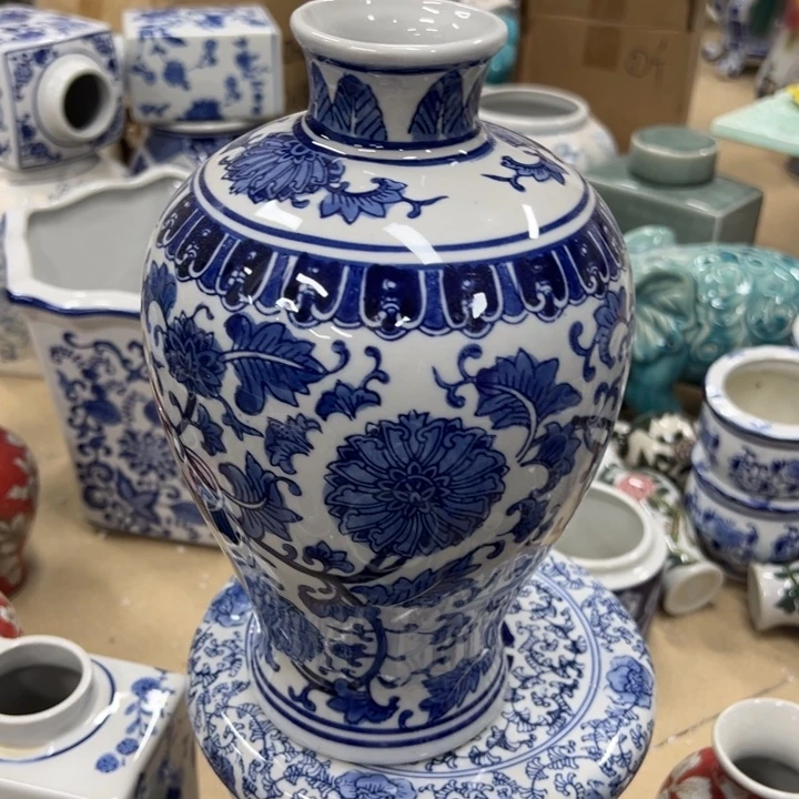 瓷片微瑕陶瓶。。。。。。。。。。。。。