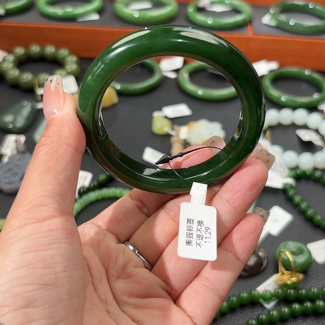 和田玉未镶嵌手镯菠菜绿 56