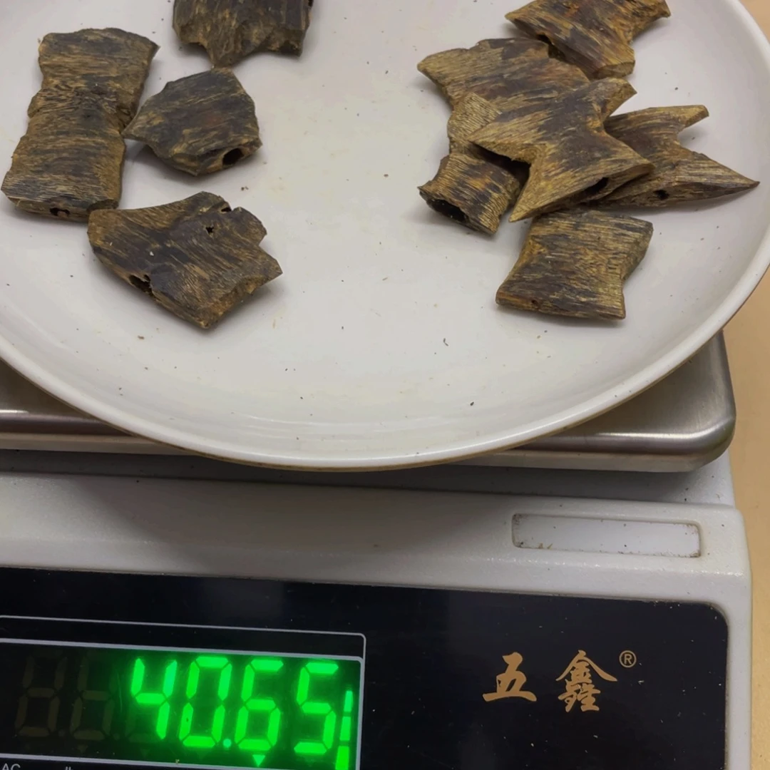 沉香碎屑沉香微***雨绿棋块料40克
