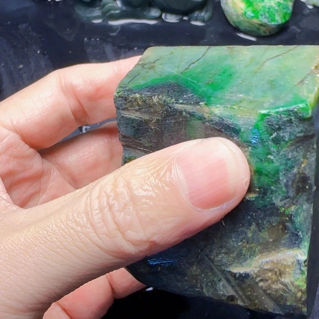 知***足翡翠未镶嵌颈饰120