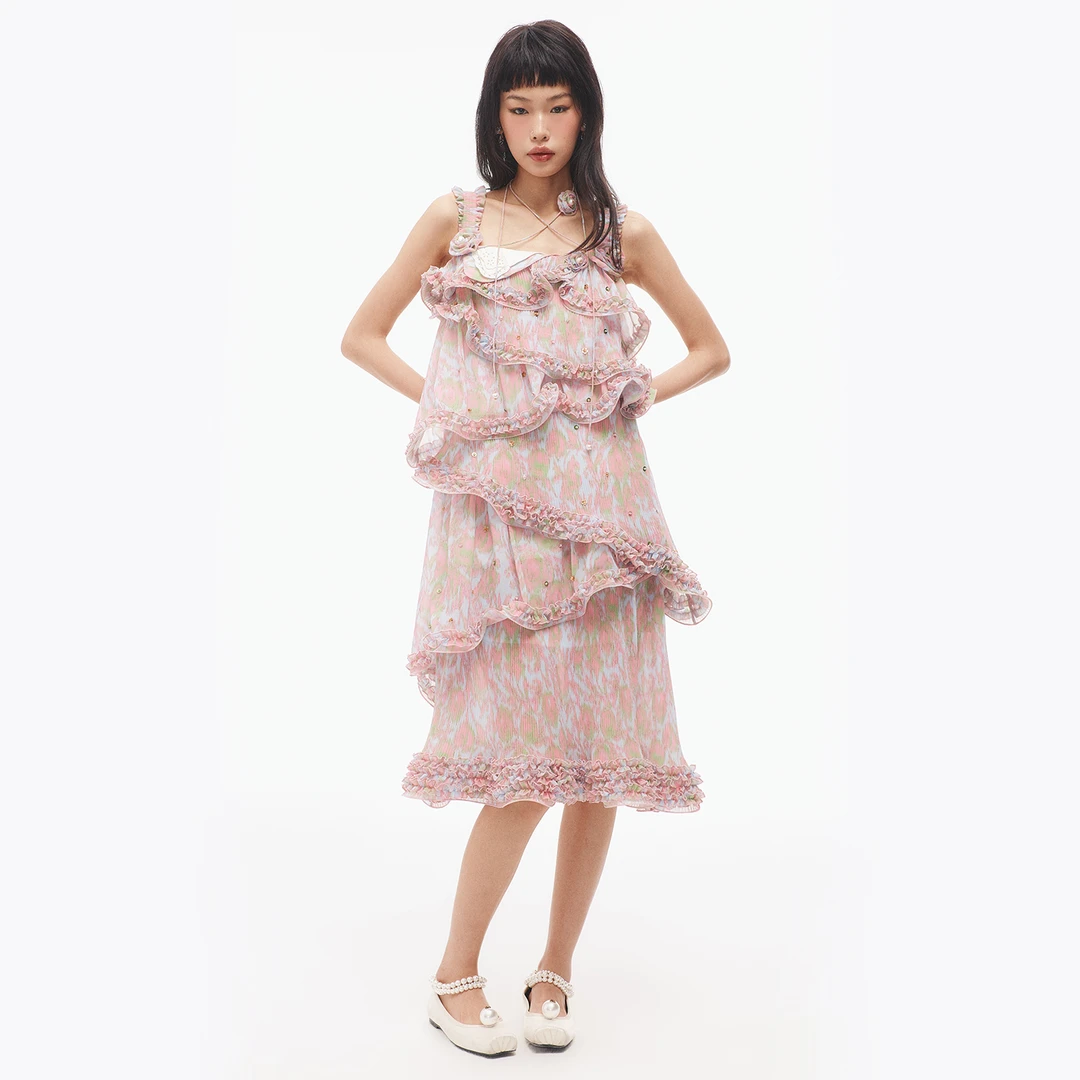 lefame拉飞姆2025夏季新款时尚钉珠设计层叠压褶印花甜美连衣裙