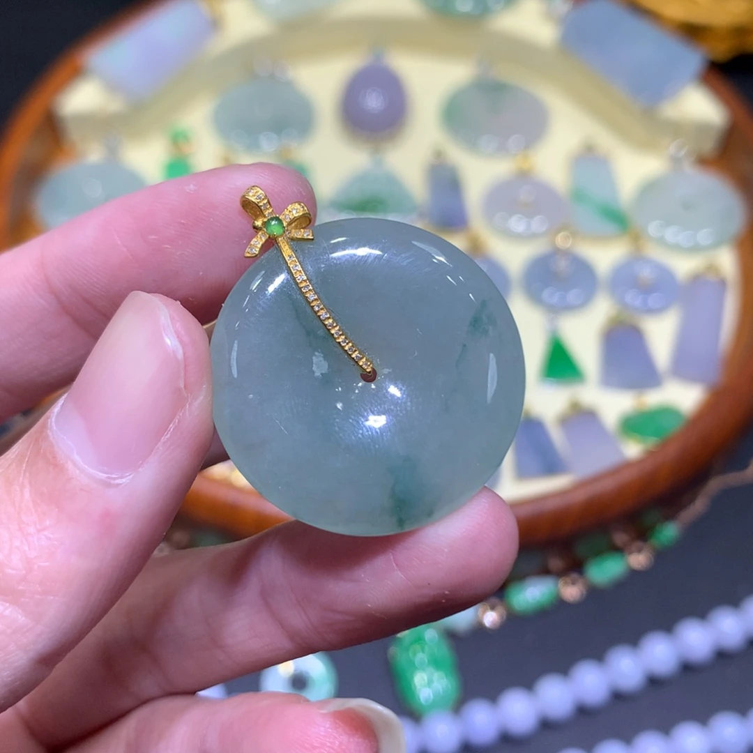 翡翠吊坠(不含链)18K金镶嵌