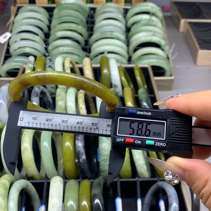 未镶嵌蛇纹石玉手镯83