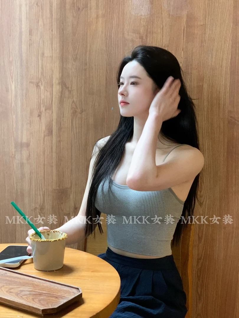 巨显身材外扩吊带加厚显胸大不透垫纯欲漫画胸辣妹打底上衣女夏季