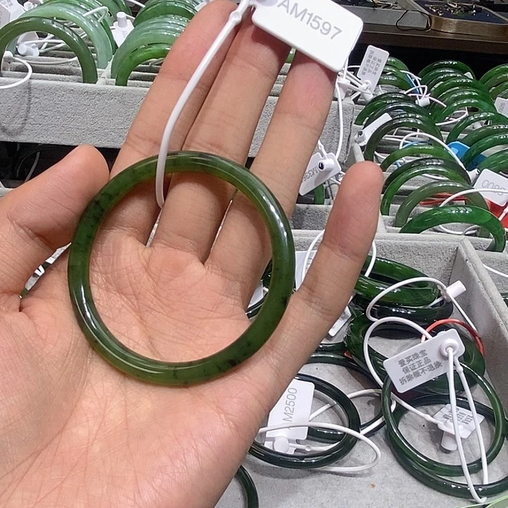 和田玉（碧玉）未镶嵌手镯（圆镯）