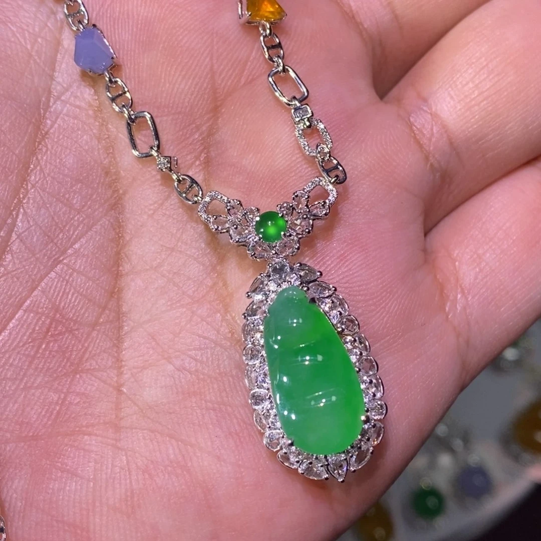 【闪购商品】颈饰18K金镶嵌翡翠