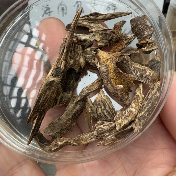 海南虫漏香5.6克。