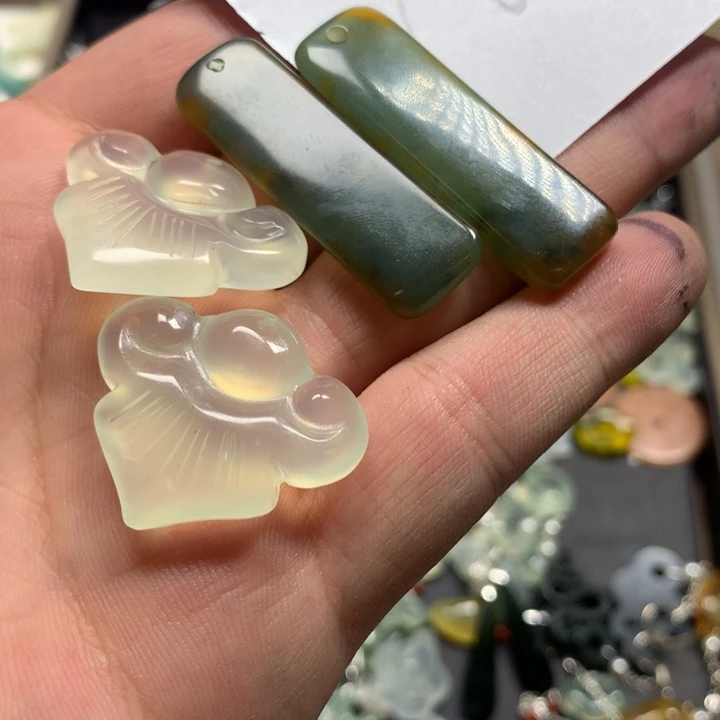 *****蛇纹石玉未镶嵌耳钉