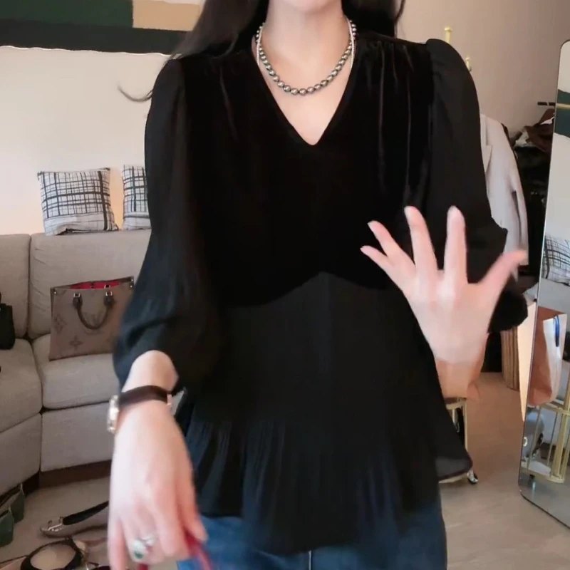 早秋V领设计款百搭显瘦时尚气质上衣LK2505715