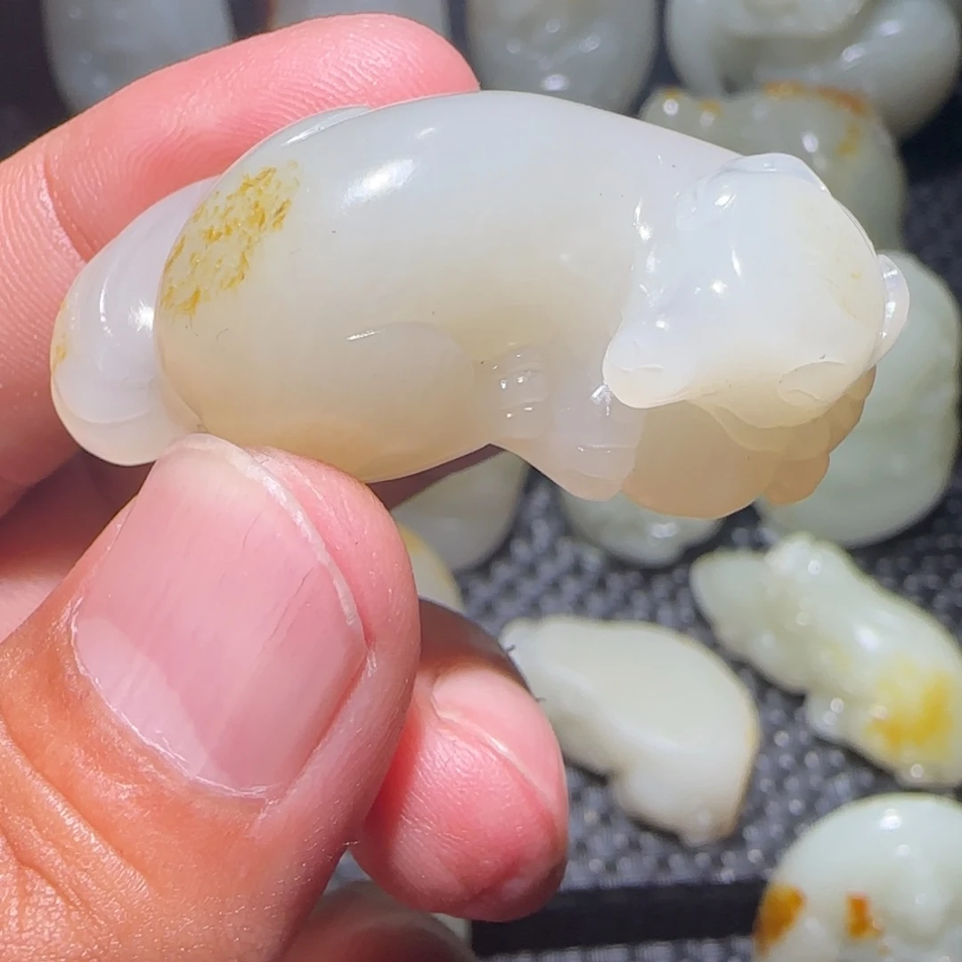 ****和田玉未镶嵌颈饰