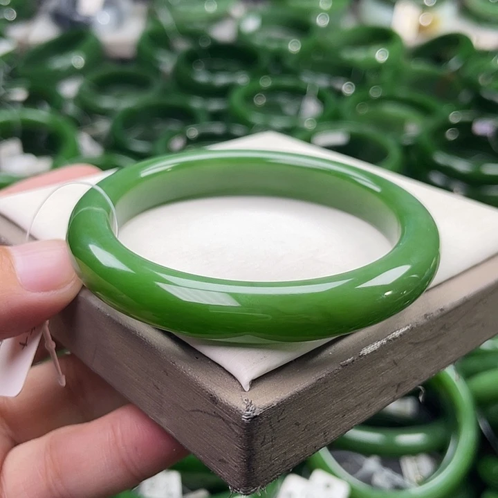 未镶嵌手镯和田玉（碧玉）