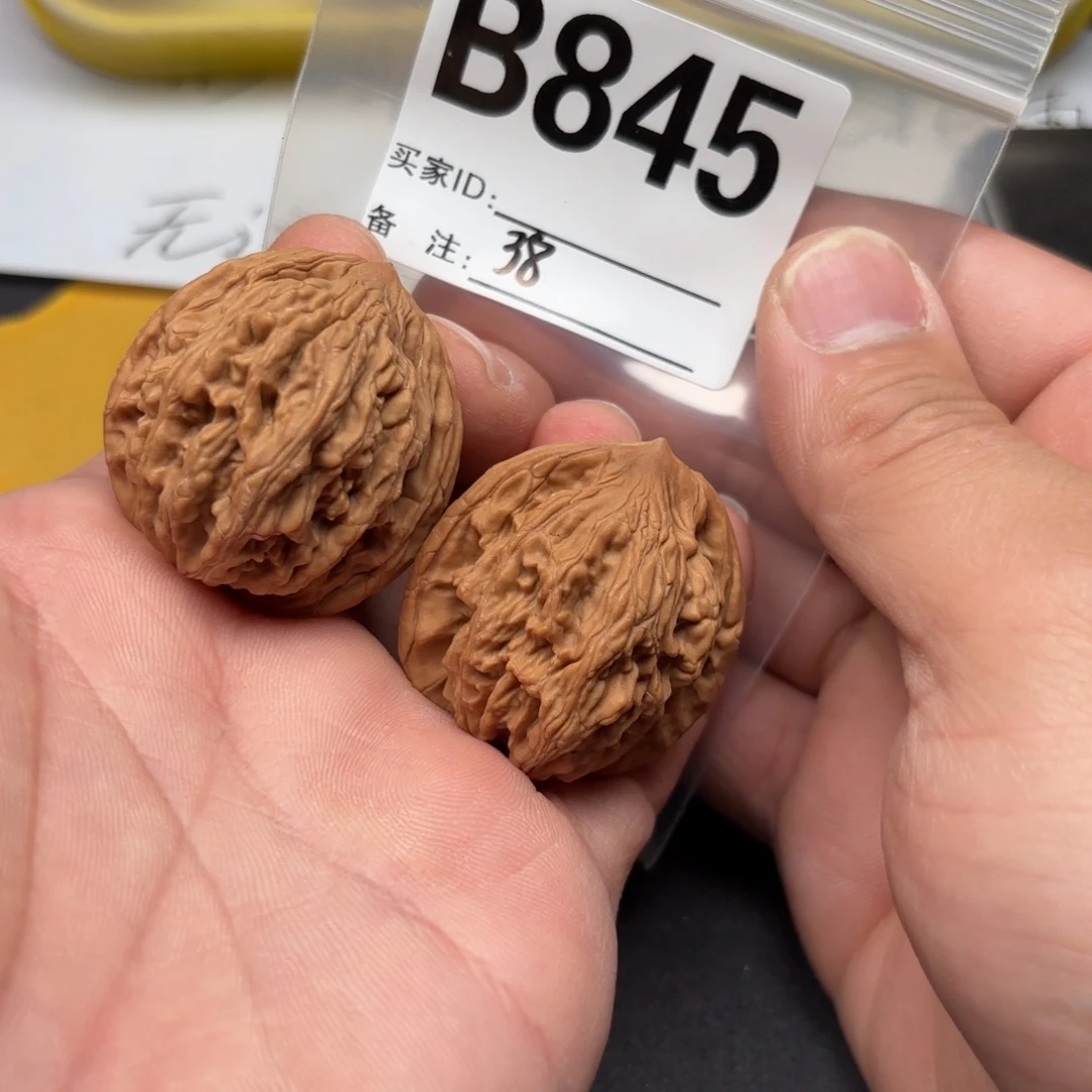 文玩核桃吊坠麦虎38-B845