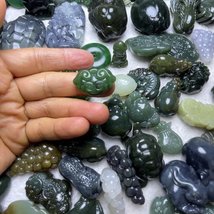 和田玉未镶嵌颈饰