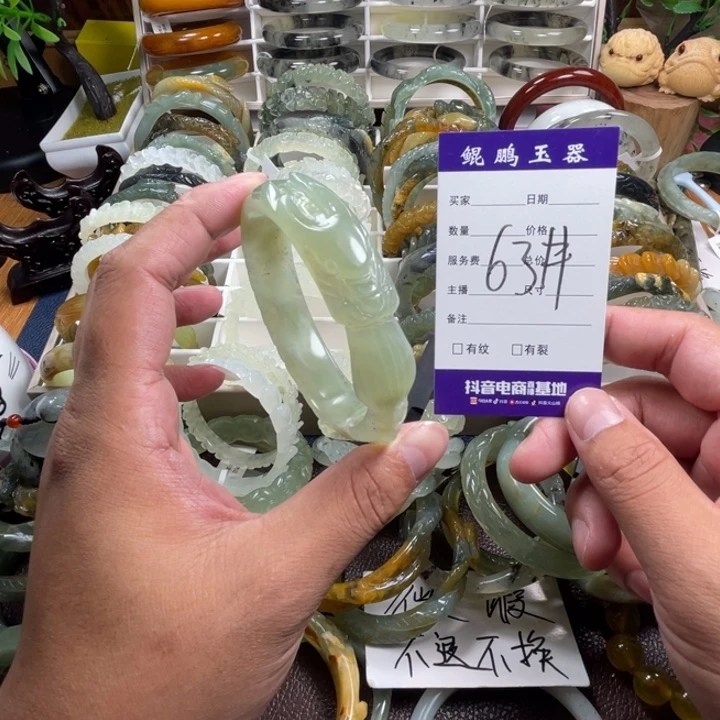 未镶嵌蛇纹石玉颈饰