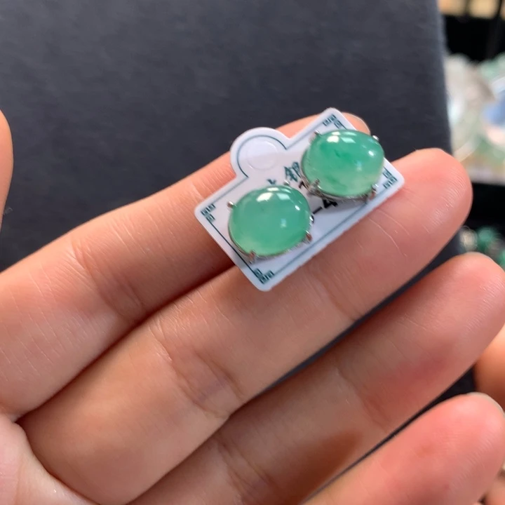 石英质玉（非洲翠）银S925镶嵌耳钉