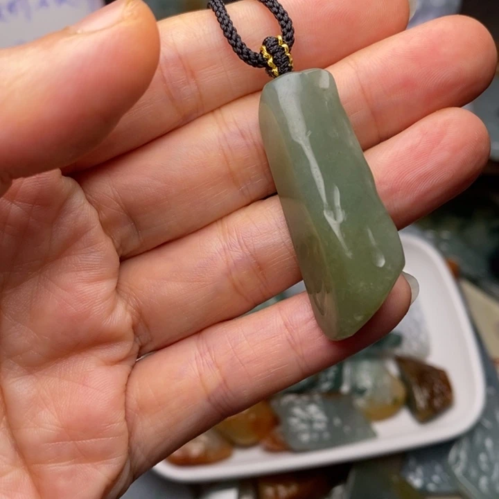 颈饰未镶嵌翡翠天然