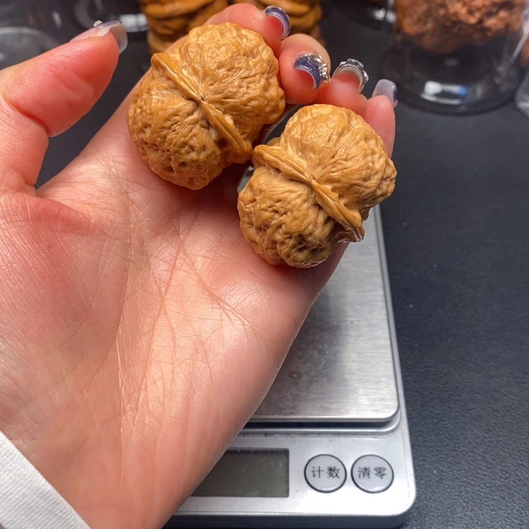 文玩核桃吊坠陨包