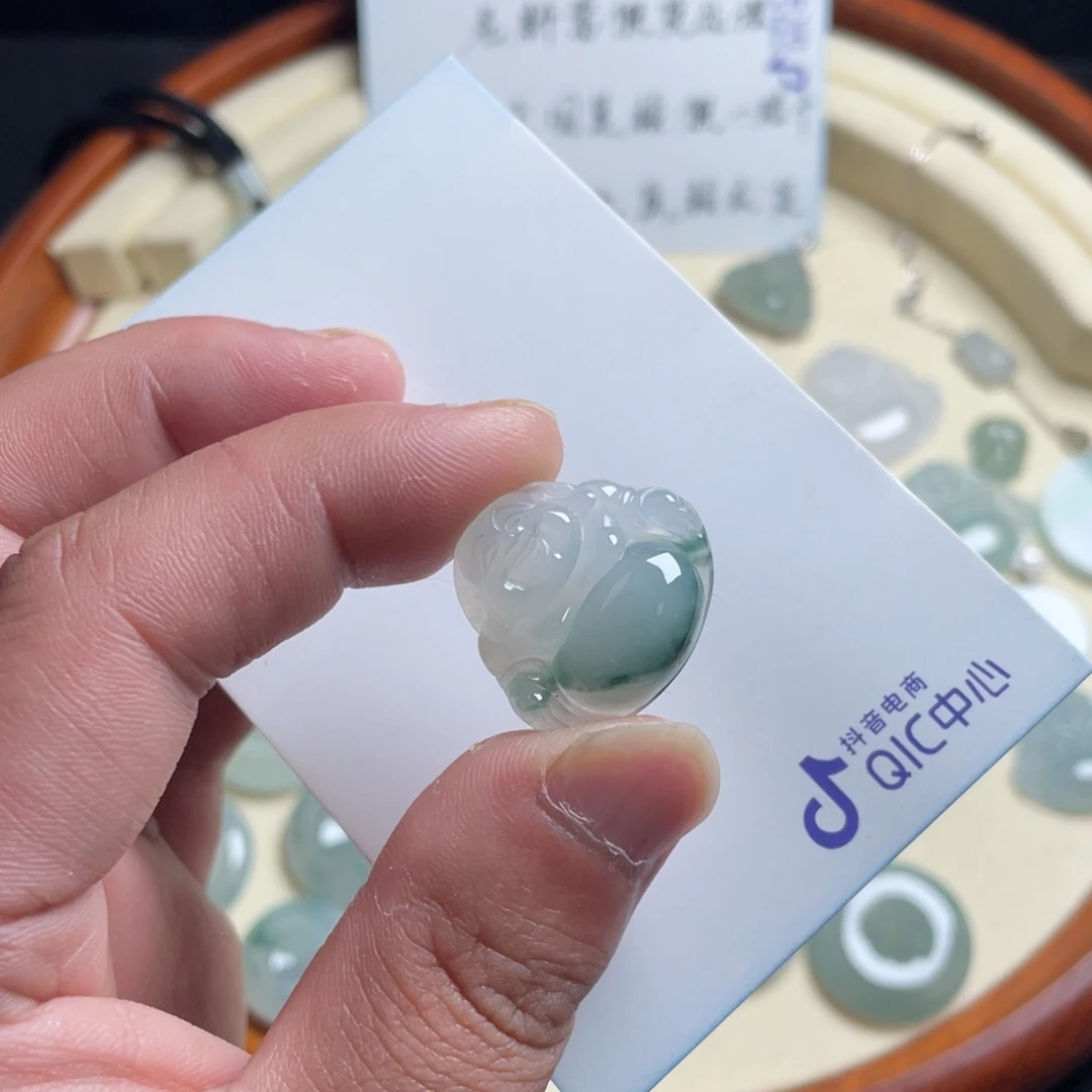 翡翠未镶嵌颈饰5677886556777