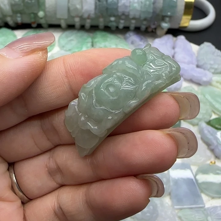 可***多翡翠未镶嵌颈饰手牌