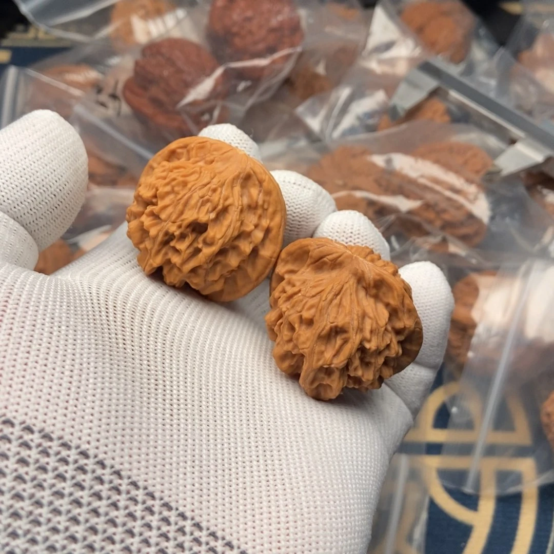 R***s文玩核桃吊坠天地