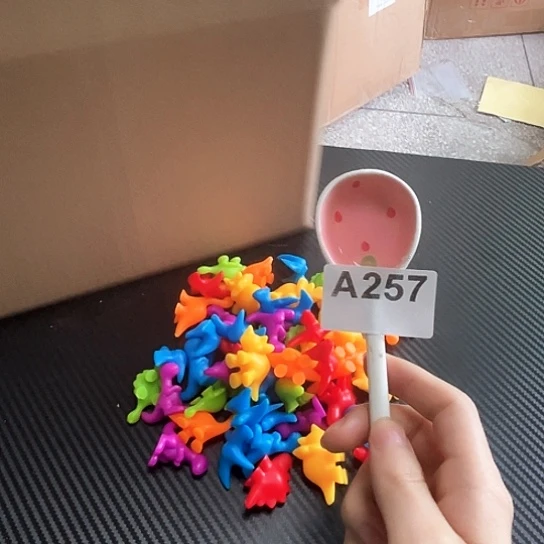 摆件发一盒………………………………………………………………