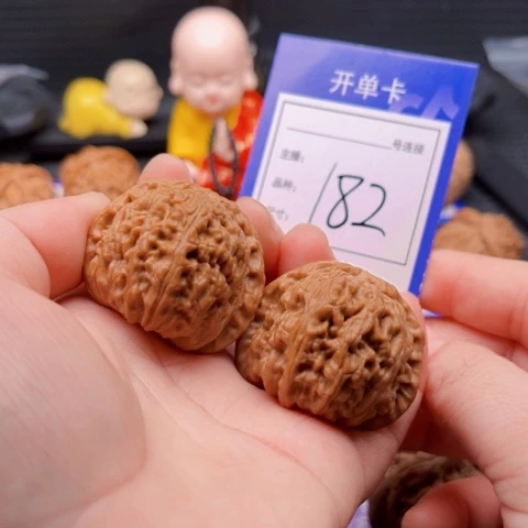 文玩核桃把件39白狮子 全 182