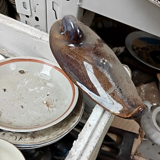 绿泥盘子碗茶壶啥都有