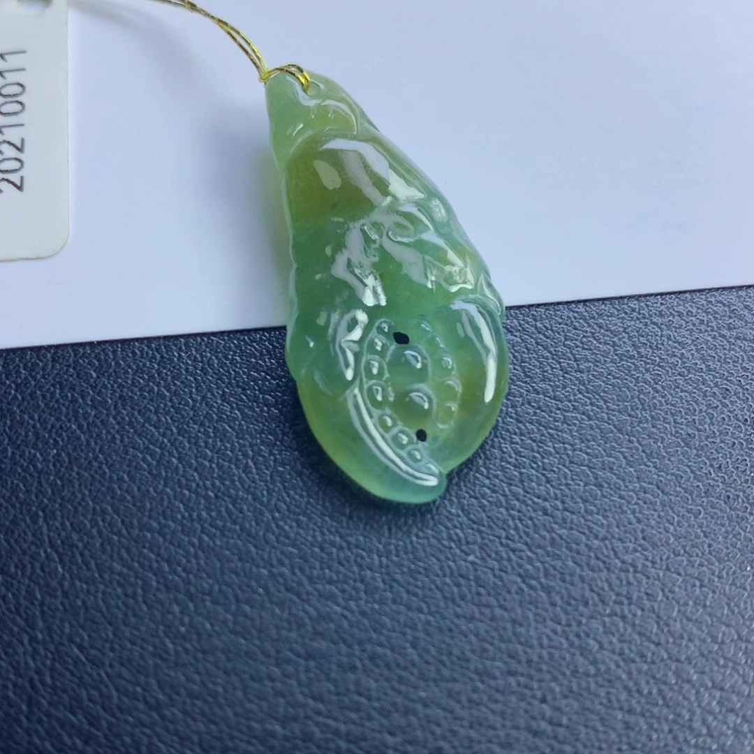 翡翠未镶嵌颈饰蟹钳