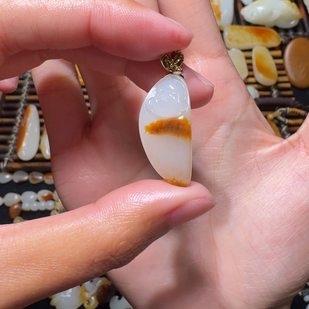 裴***i和田玉未镶嵌颈饰弥勒