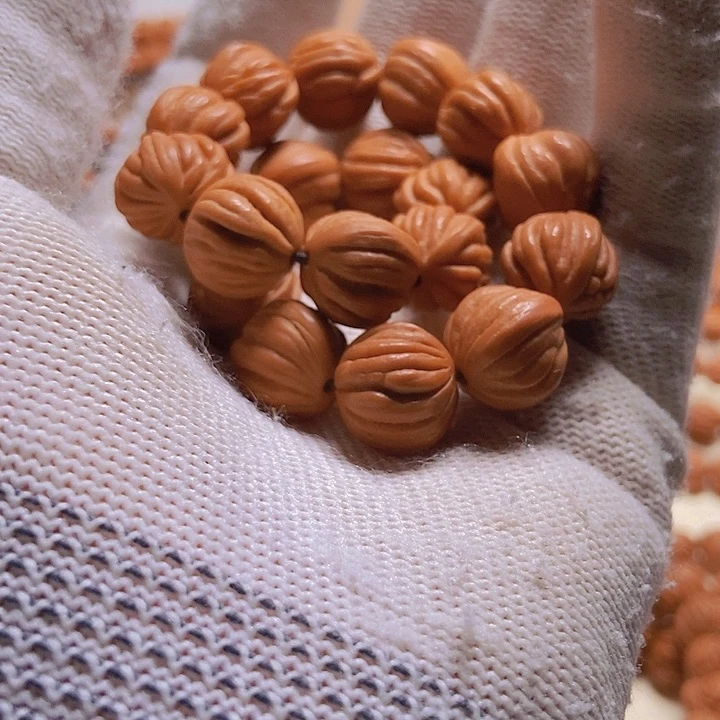 手串桃核用**蒲龙纹桃核