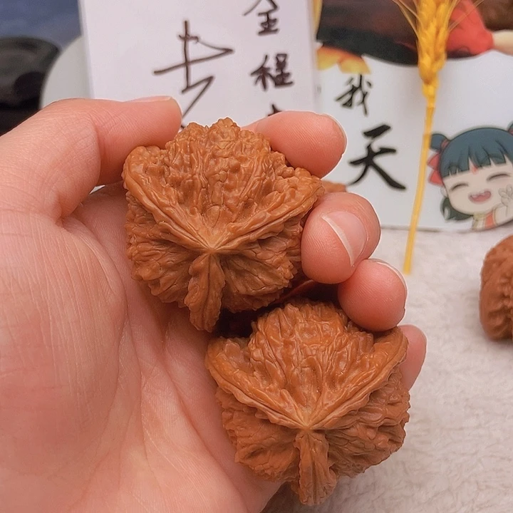 吊坠文玩核桃小**?三棱