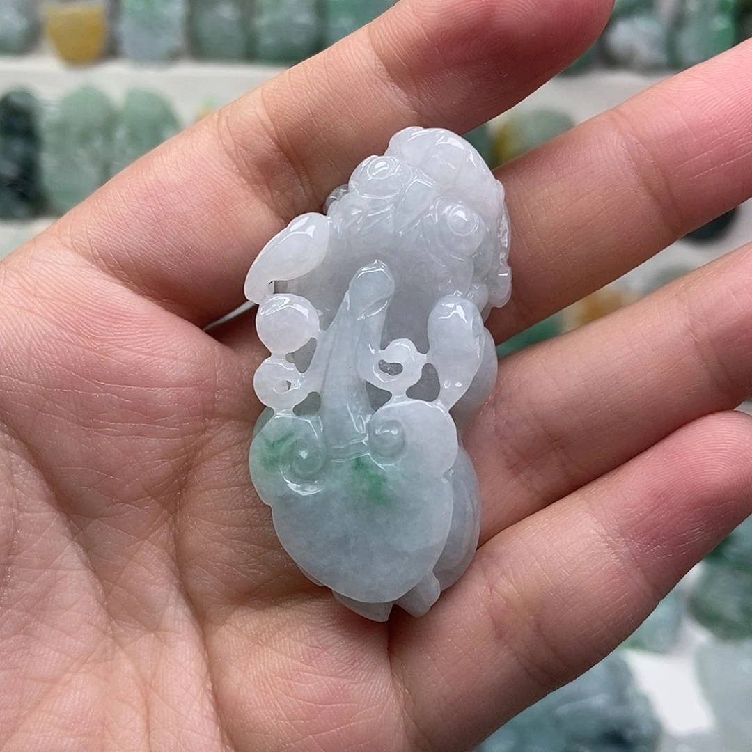 翡翠未镶嵌吊坠(赠链)