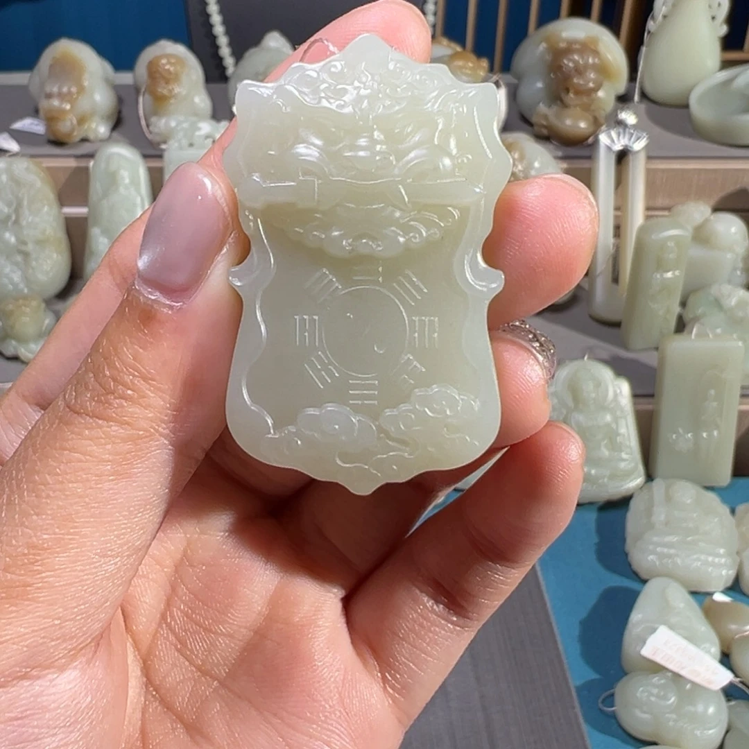 柳***号和田玉（糖玉）未镶嵌颈饰
