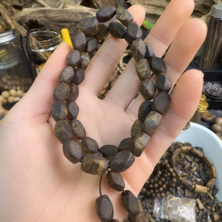 萍***苑沉香碎屑沉香海南沉香双圈0.7大12克➕沉香碎屑多样性