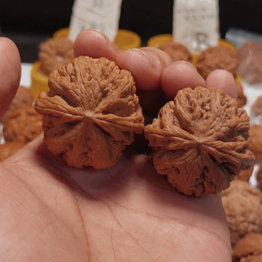 富***足文玩核桃把件粗筋