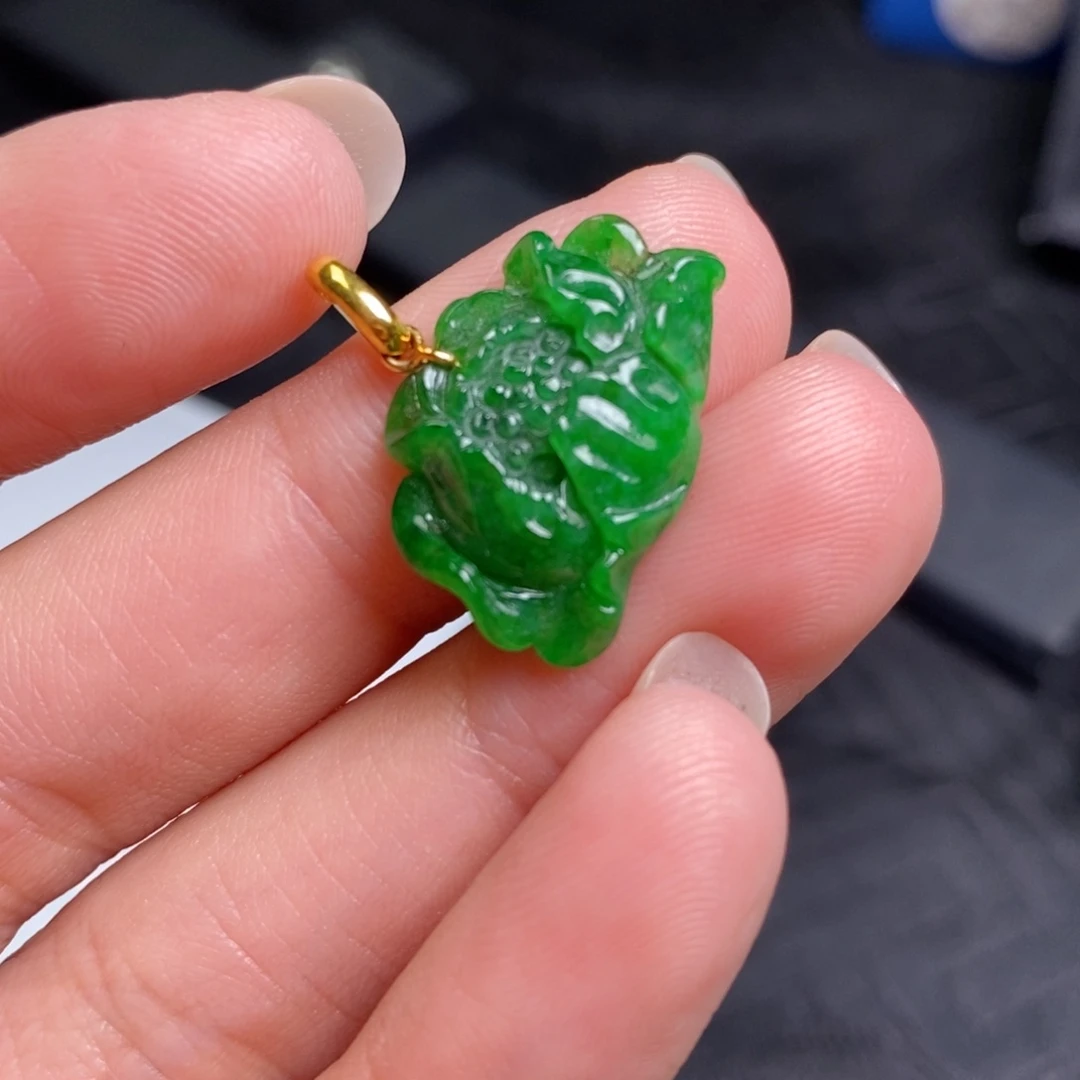 翡翠18K金镶嵌颈饰莲花挂坠