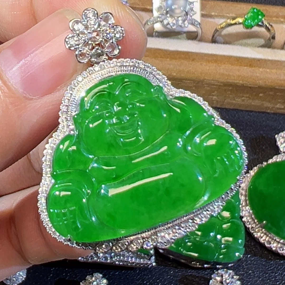 翡翠18K金镶嵌颈饰