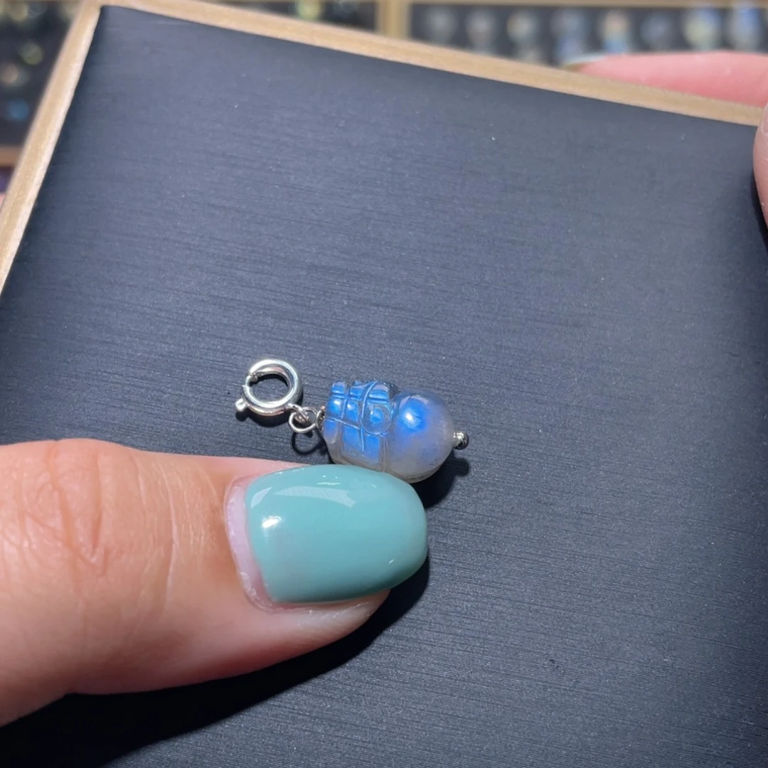 银S925镶嵌颈饰长石灰月光貔貅提溜