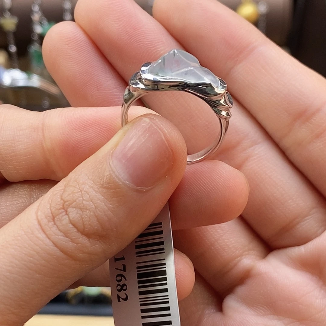 颈饰银S925镶嵌翡翠鲸*17682