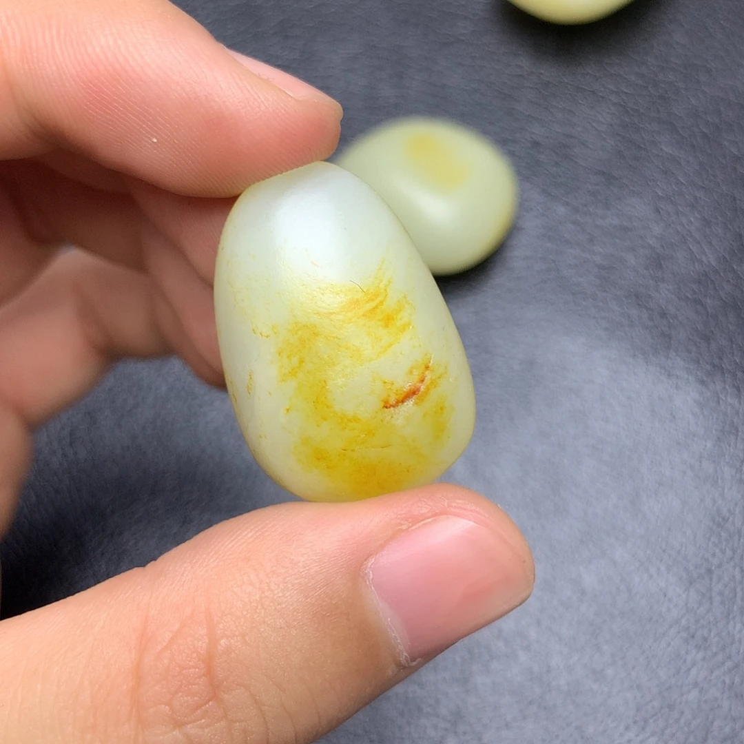 和田玉未镶嵌把件