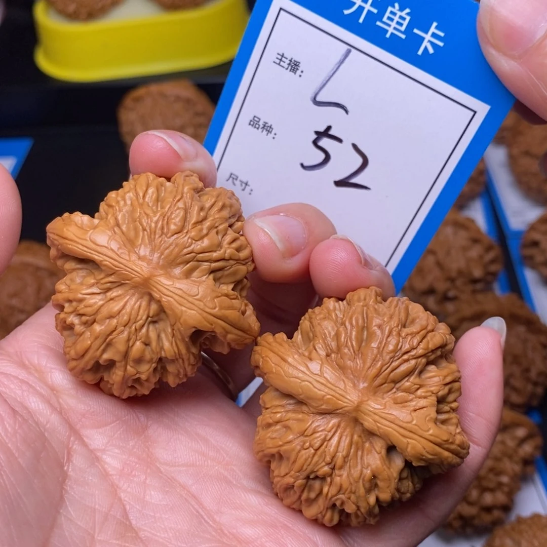 文玩核桃把件43至尊虎52