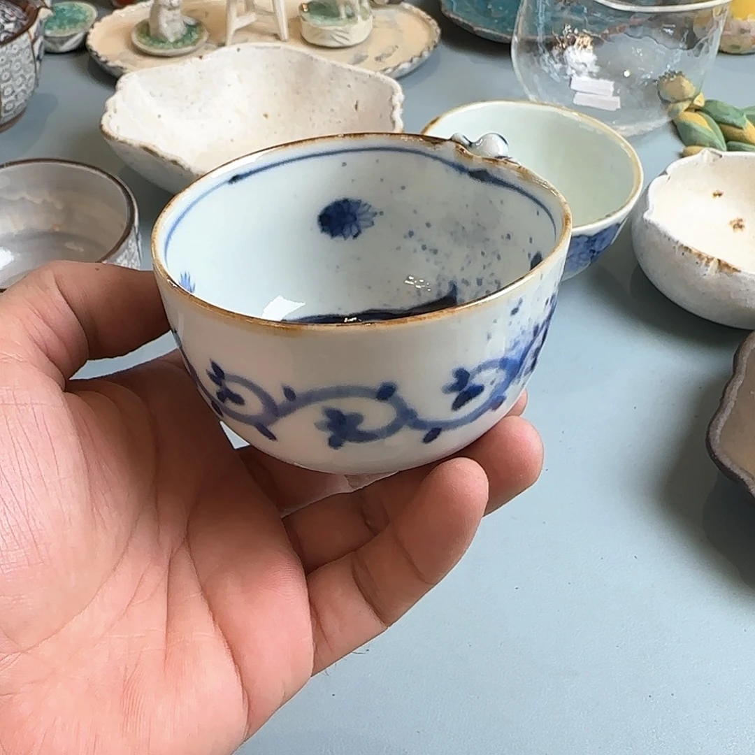 茶盏在家门口吃着呢就