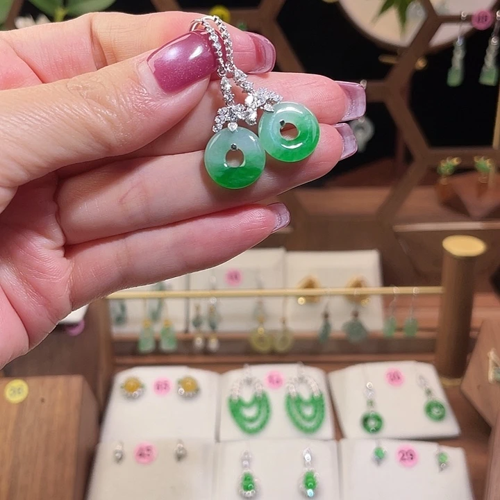 翡翠18K金镶嵌耳饰